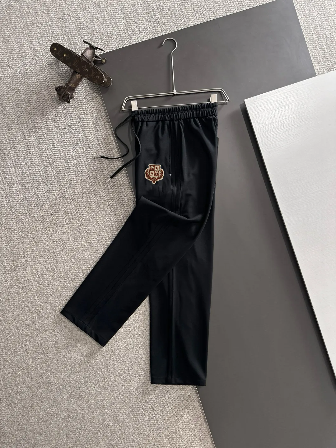 ， LP 🐎 🆕2026 New Arrival ！ Classic LOGO ， ， ， 。 ， 。（ ） ：Black Dark Gray Size：29-36